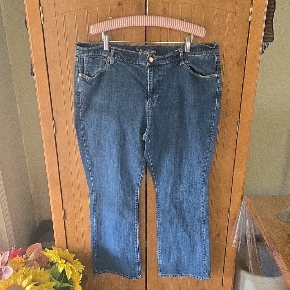 082 Old Navy Plus SizeWomen's Straight Leg Blue Jeans